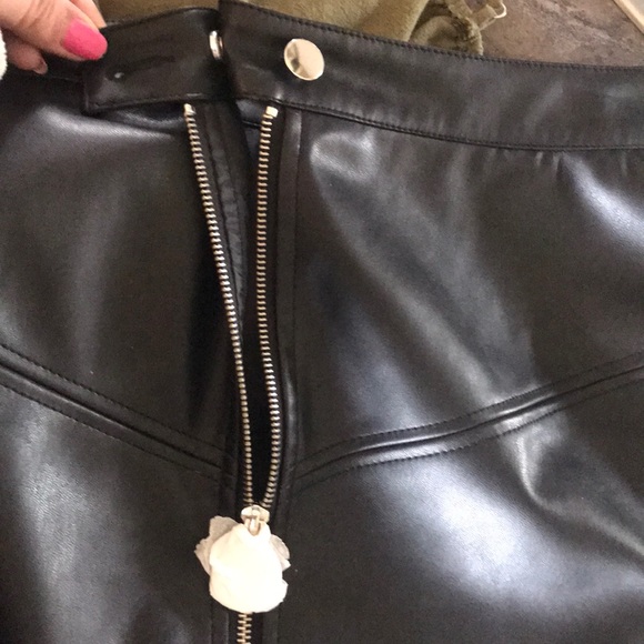 NWT Plus Size 1X Faux Leather Zip Up Mini Skirt - Picture 5 of 6
